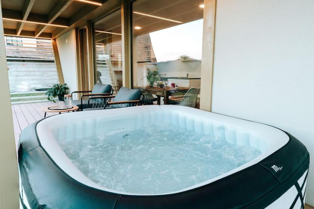 Holiday House Hona Lux Velike Lasce Bagian luar foto