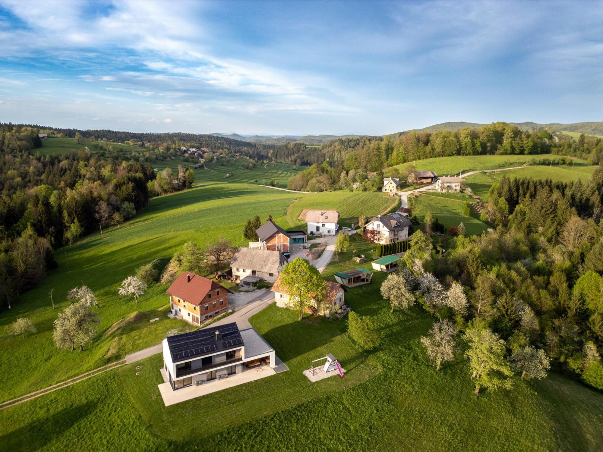 Holiday House Hona Lux Velike Lasce Bagian luar foto